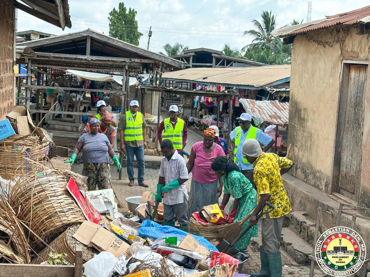 KPANDO MUNICIPAL ASSEMBLY UNDERTAKES MAJOR CLEAN-UP EXERCISE AT KPANDO MARKET
